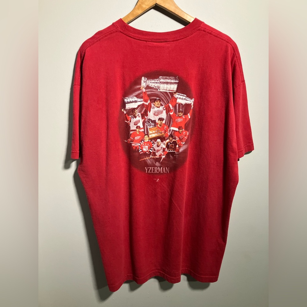 Vintage Steve Yzerman Detroit Red Wings NHL hockey Stanley Cup graphic Tee